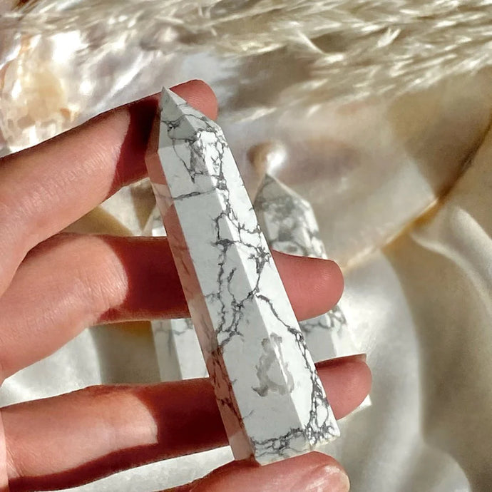 Discovering the Healing of Howlite Crystal: A Stone of Serenity and Healing